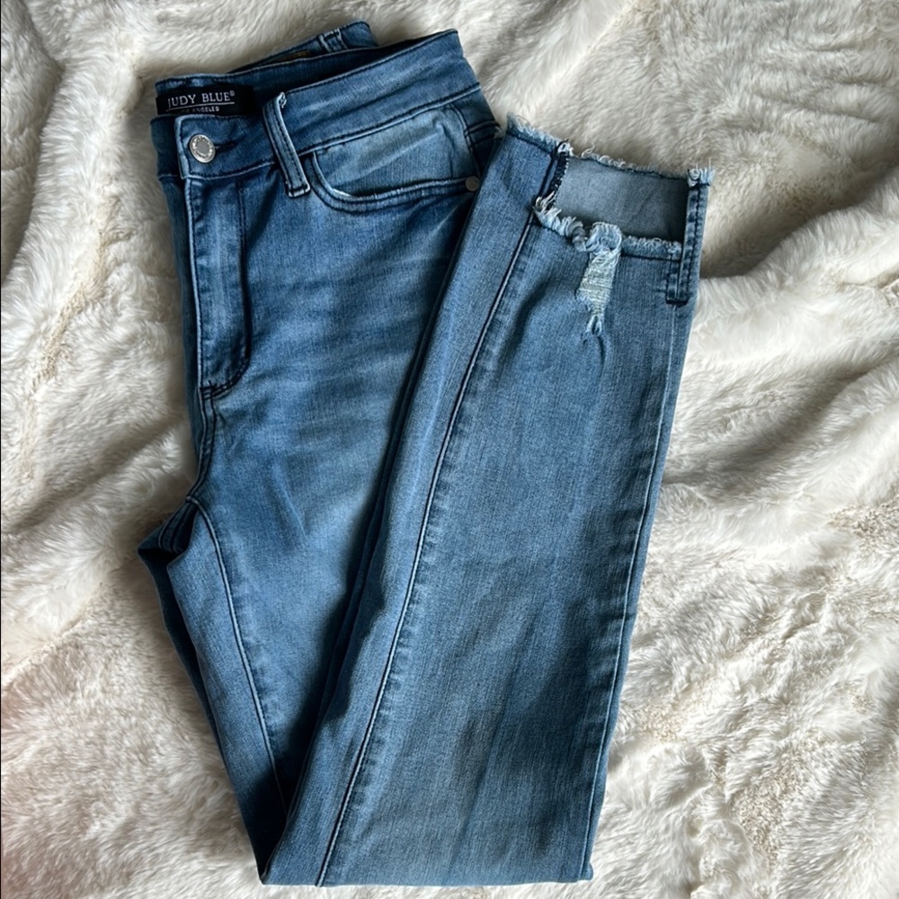 Judy Blue Ankle Cropped Blue Jeans with Classic Medium-Wash